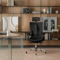 Minimalistyczny design fotela SPACE Cosmic Grey, który idealnie wtapia się w przestrzeń biurową typu open space.webp