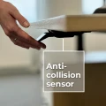 Wizualizacja działania czujnika antykolizyjnego LINAK Anti-Shock, który chroni biurko i otoczenie.webp