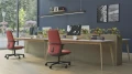 ergonomiczne-krzeslo-konferencyjne-levita-czarne-elementy-laczace.webp
