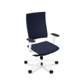 fotel-biurowy-nowy-styl-4me-white-designerski-bialy-stelaz-granatowa-tapicerka.jpg