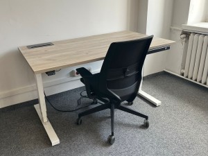 Biurko elektryczne na stelażu Linak | OUTLET